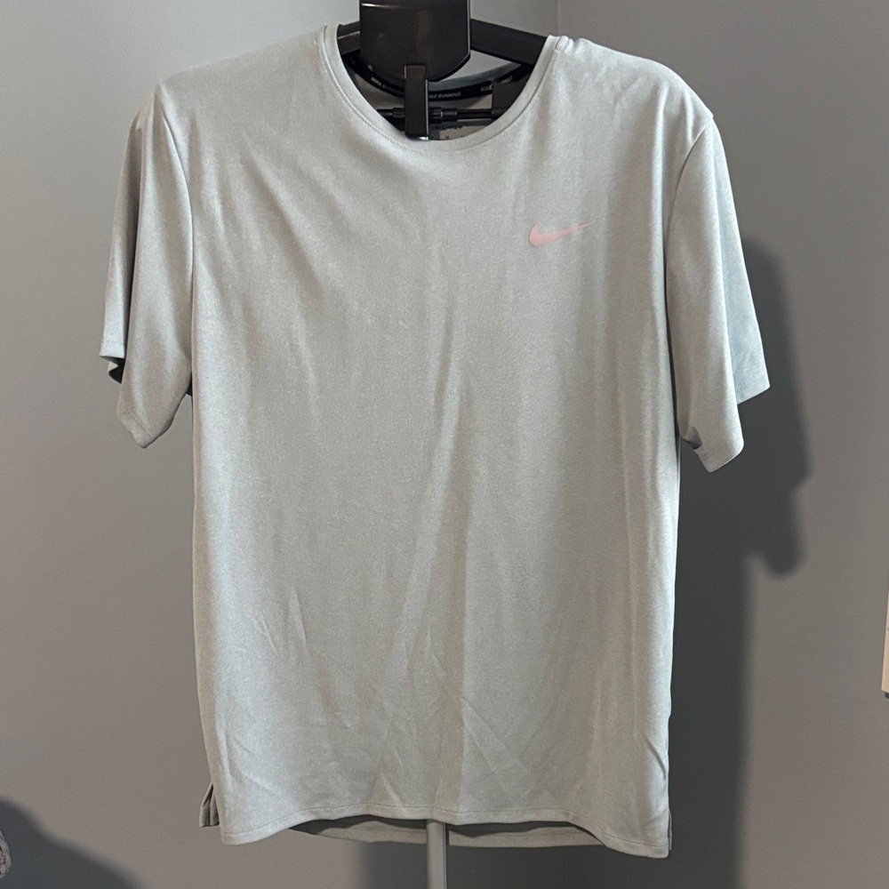 Nike Light Gray Short Sleeve Tee
